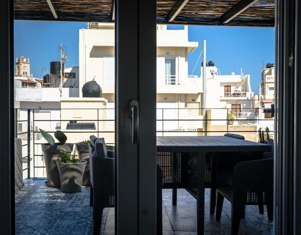 Yasemi Superb Two Floor Apartment Iraklion Buitenkant foto